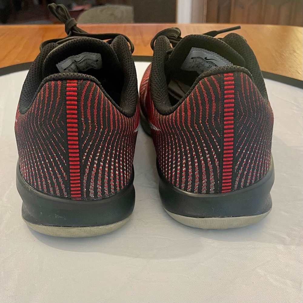 Nike Kobe KB Mentality 2 in dark red. Size 8.5! - Picture 6 of 9